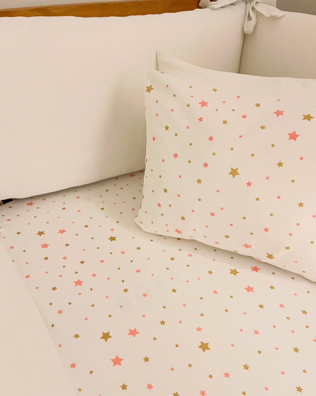 Sábana Bajera Estampada Cuna Estrellas Rosa con Beige /